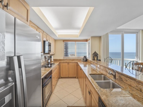 Naples Luxury Vacation Getaway Steps from the Beach